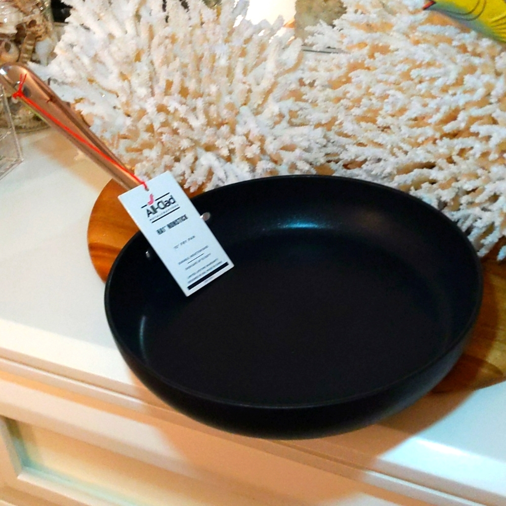 All-Clad NWT - essential non-stick 10in frying pan NWT 🔥🔥🔥🔥🔥